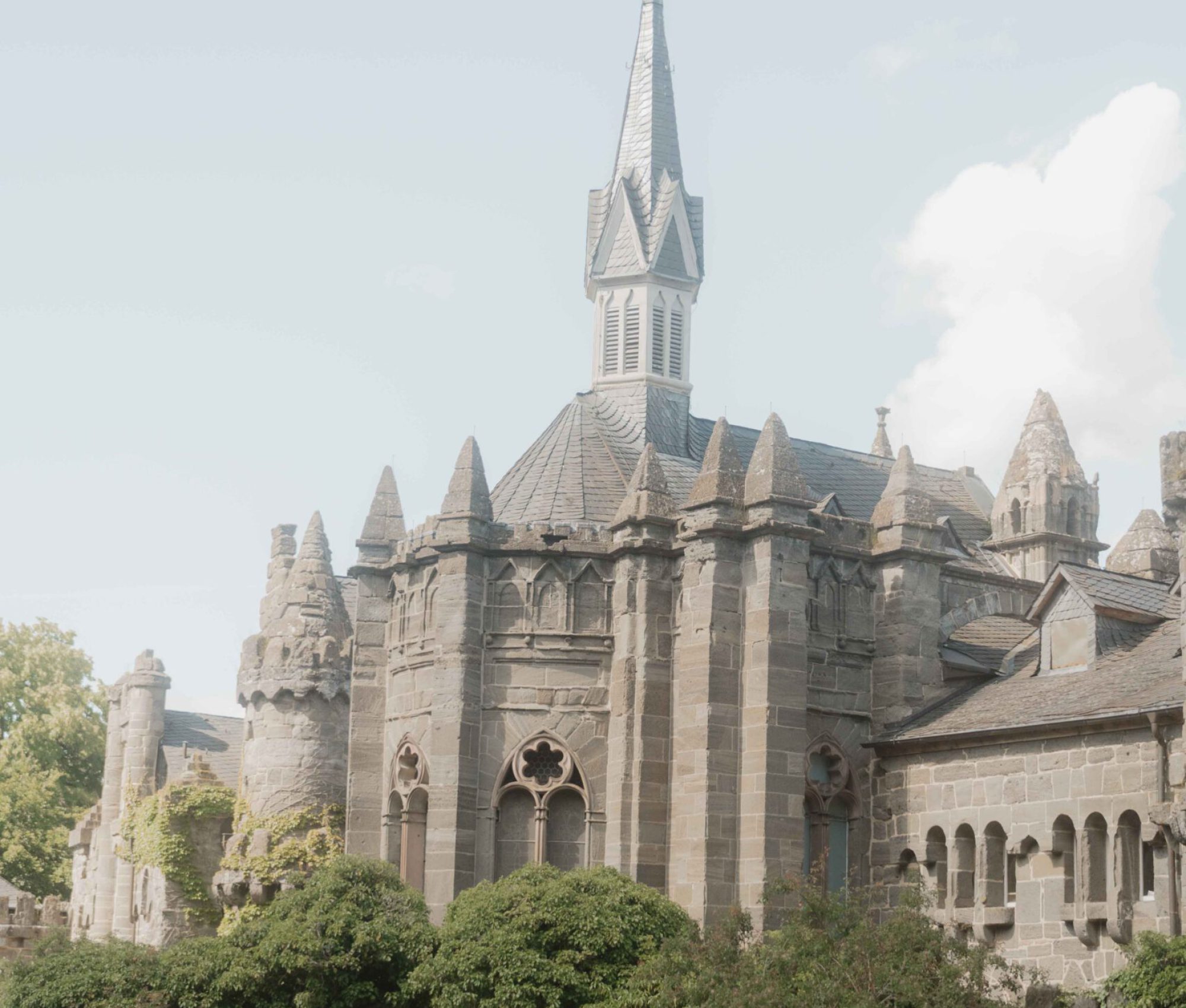 Hochzeit-Lena-Marcel-30 Schöne Burg oder Kirche als Hochzeitsort mit mittelalterlichem Flair
